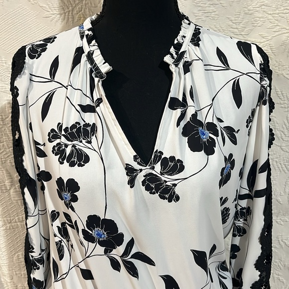 White House Black Market blouse, size XS‎ - Picture 2 of 15